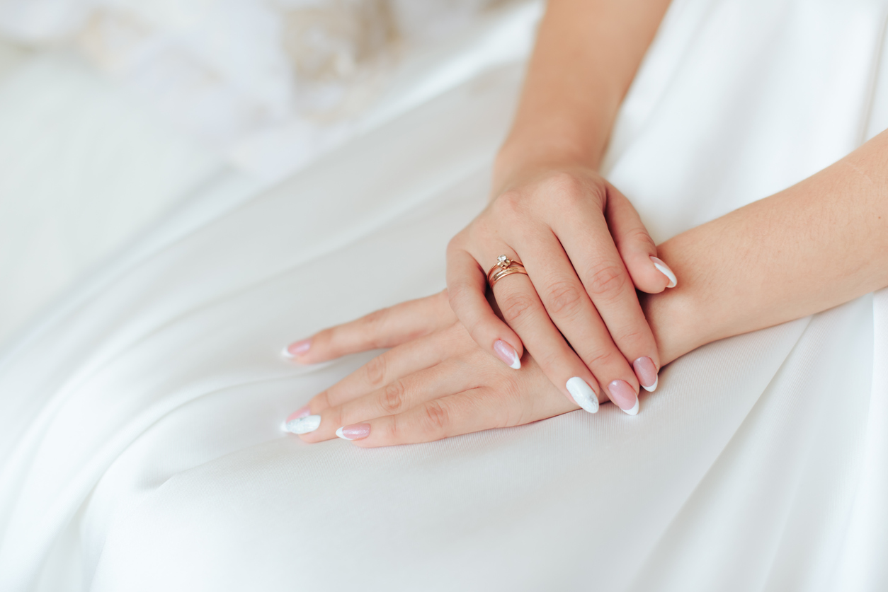 Manicure ślubny - 6 najmodniejszych kolorów - zdjęcie