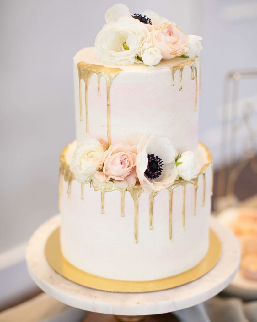 белый свадебный торт