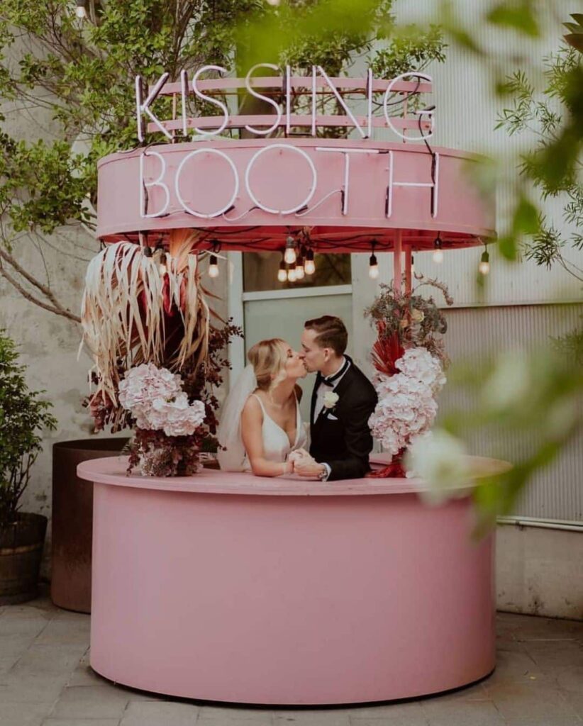 budka pocałunków na weselu