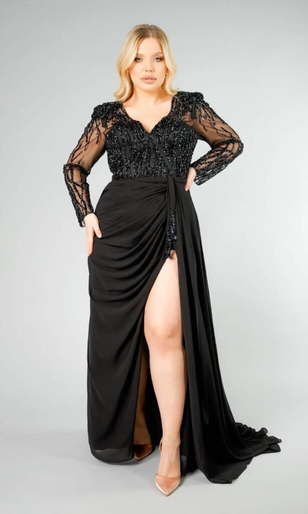 długa, czarna sukienka na studniówkę z bogato zdobioną górą